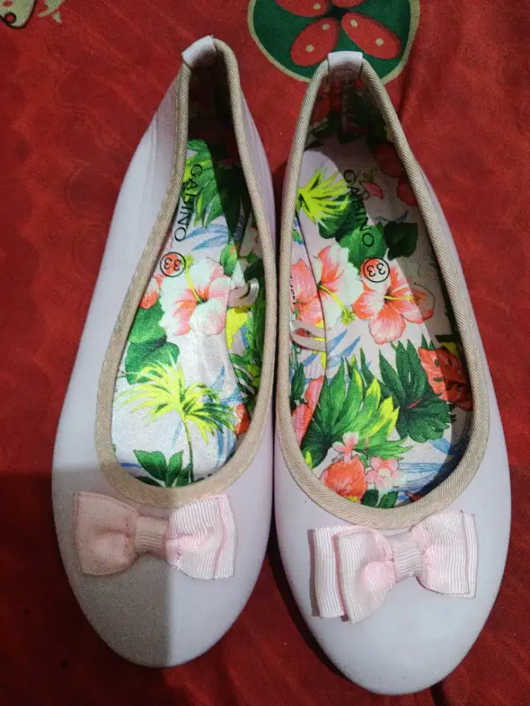 Sepatu anak perempuan slop