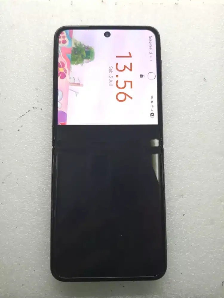 Service Samsung Z Flip 4 Z flip5 di buka mati layar bersemut