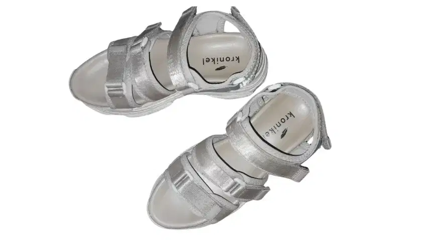 SANDAL KRONIKEL