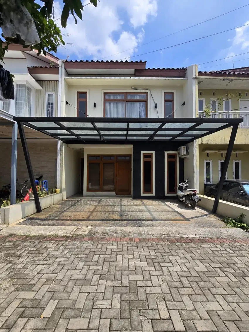 Rumah second dalam cluster di lokasi strategis sebrang pondok kelapa