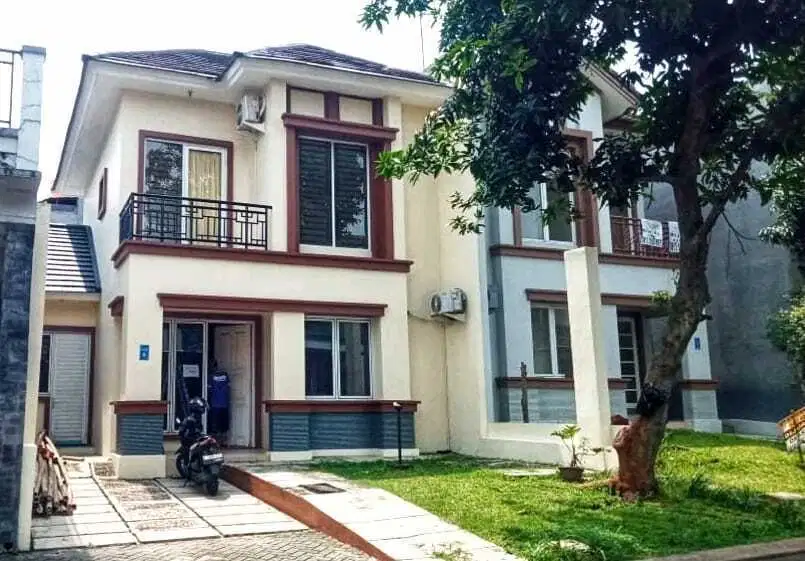DIJUAL RUMAH 2 LANTAI DI CLUSTER TENGAH KOTA WISATA!