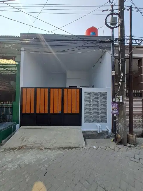 Rumah siap huni, renovasi, selatan, di Perum Cipondoh Makmur Tangerang