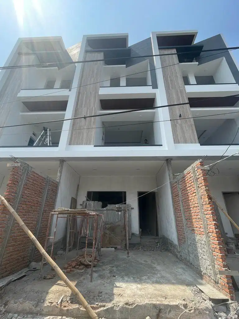 Dhyana rumah baru jelambar uk 5x15m jalan 3 mobil di komplek kavpolri