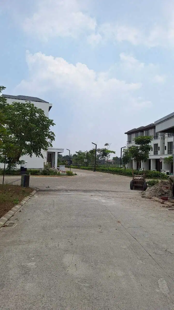 Dijual Rumah Suvarna Sutera Lavon Swan City 3 lantai, Tangerang