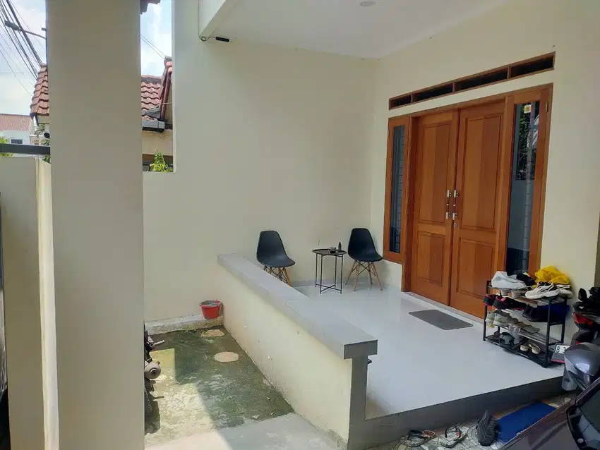 Rumah siap huni bangunn masih bagus di komplek pondok bambu