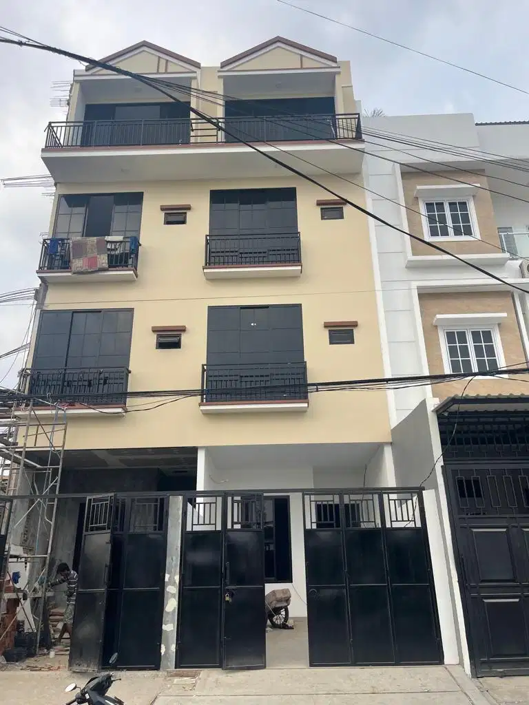 Dhyana rumah baru jelambar uk 4.2x17m strategis akses jalan 3 mobil