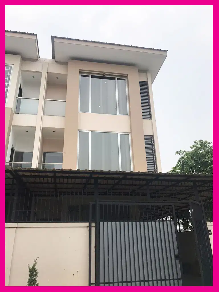 dhyana Rumah bagus murah harga BU di Durikepa 3 lantai