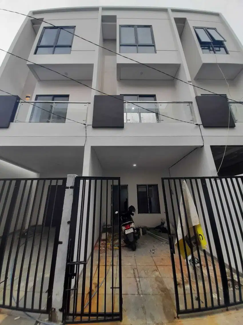 Dhyana rumah baru 3 lantai uk 4x11m hadap selatan di tanjung duren