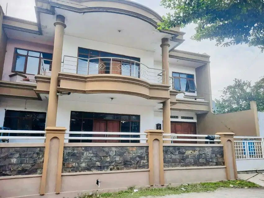 Rumah 2 Lantai Siap Huni Komplek Elit Muara