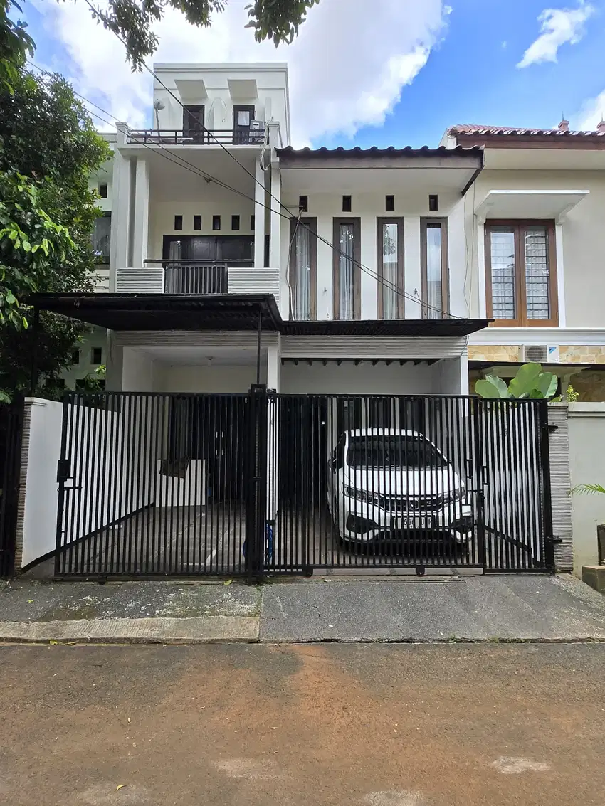 Rumah second dalam komplek billymoon akses 2 mobil di pondok kelapa