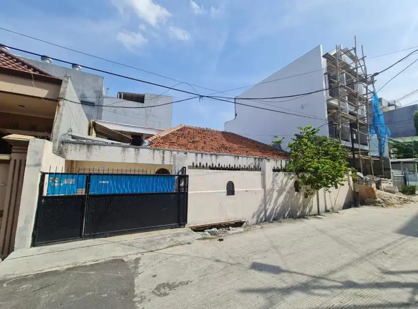Dhyana rumah jelambar lt 225m lokasi jalan mobil di komplek kavpolri
