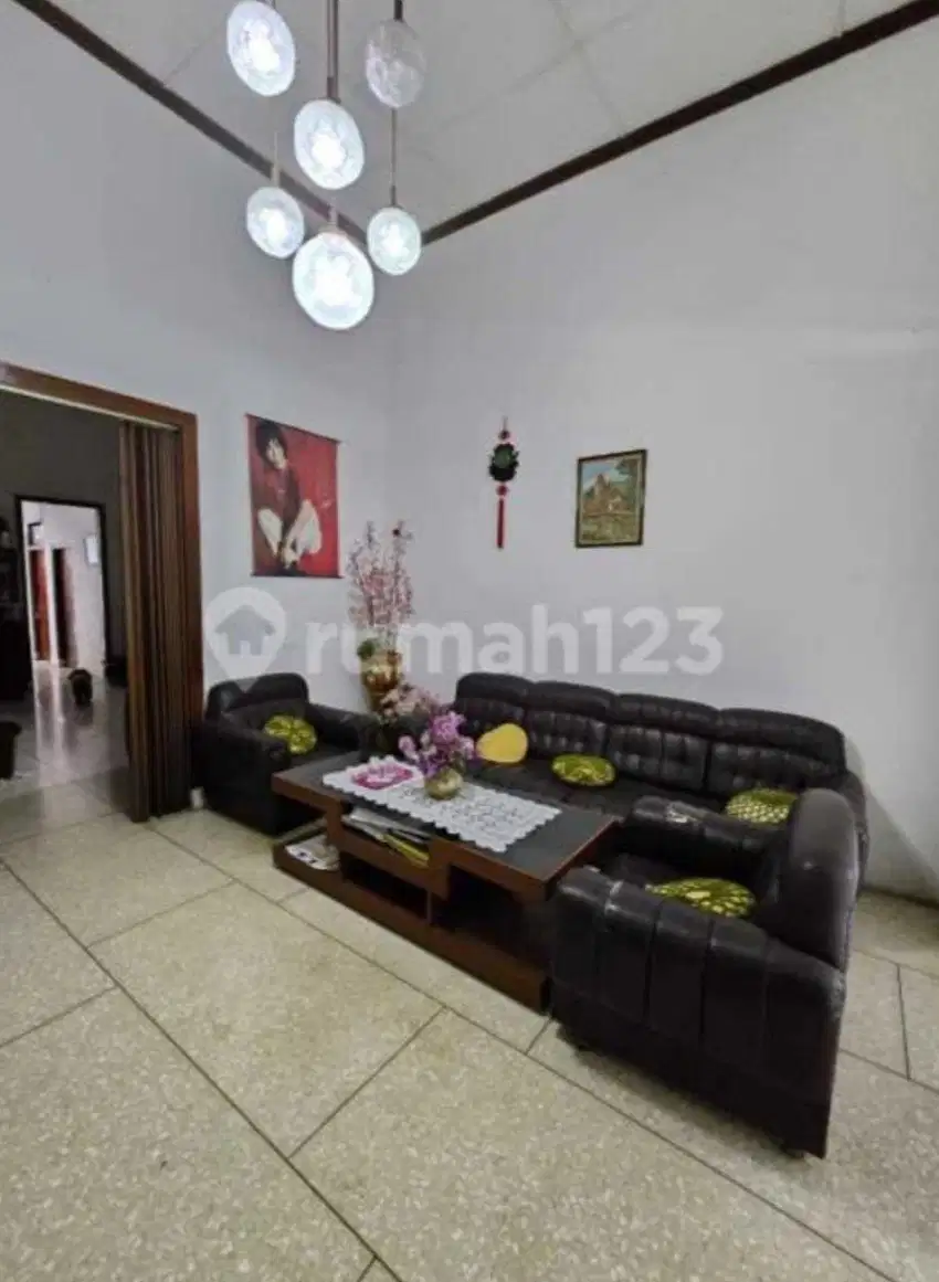 Rumah di Kawasan Komersil Sayap Riau Bandung