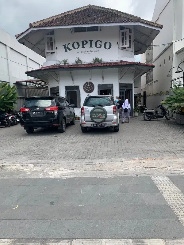DIJUAL RUMAH DAN TEMPAT USAHA JL. JENDRAL SUDIRMAN BUKITTINGGI.