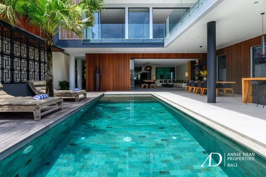 FREEHOLD MODERN MULTI-LEVEL VILLA WITH PANORAMIC VIEWS IN JIMBARAN