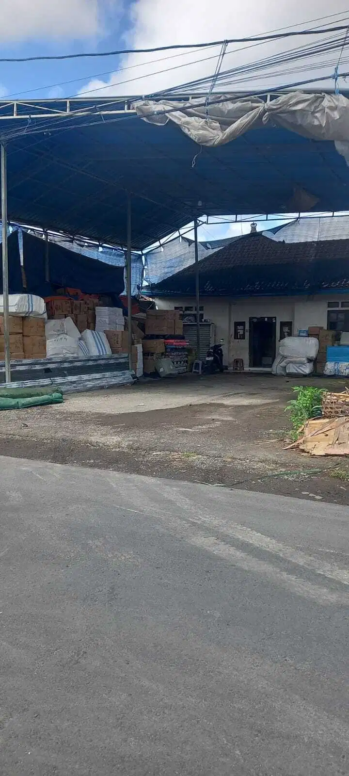 DIJUAL TANAH + BANGUNAN GUDANG SEMI PERMANEN LOKASI UBUNG