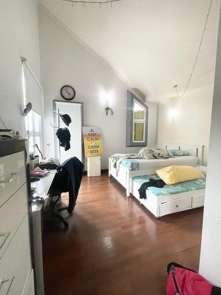 Dhyana rumah bagus 3.5 lantai uk 10x20m bangunan modern di jelambar