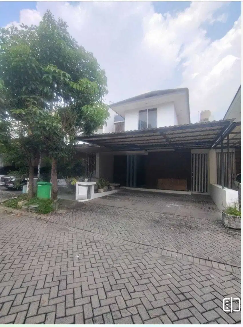 Royal residence wiyung semi furnish dekat eisata bukit mas