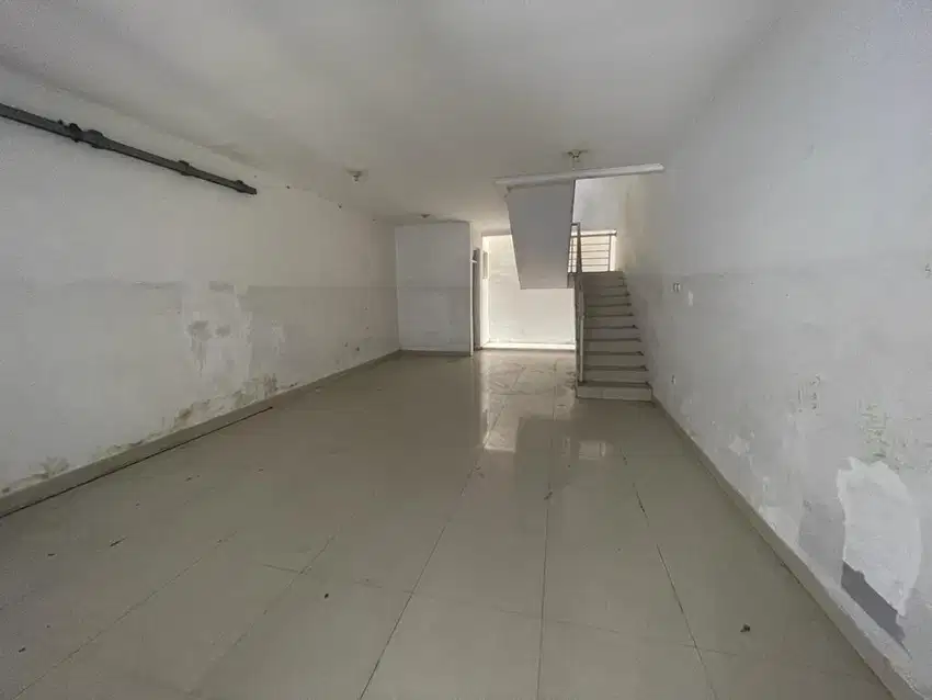 Dhyana rumah sewa plong uk 5x15m bangunan 3.5 lantai di jelambar