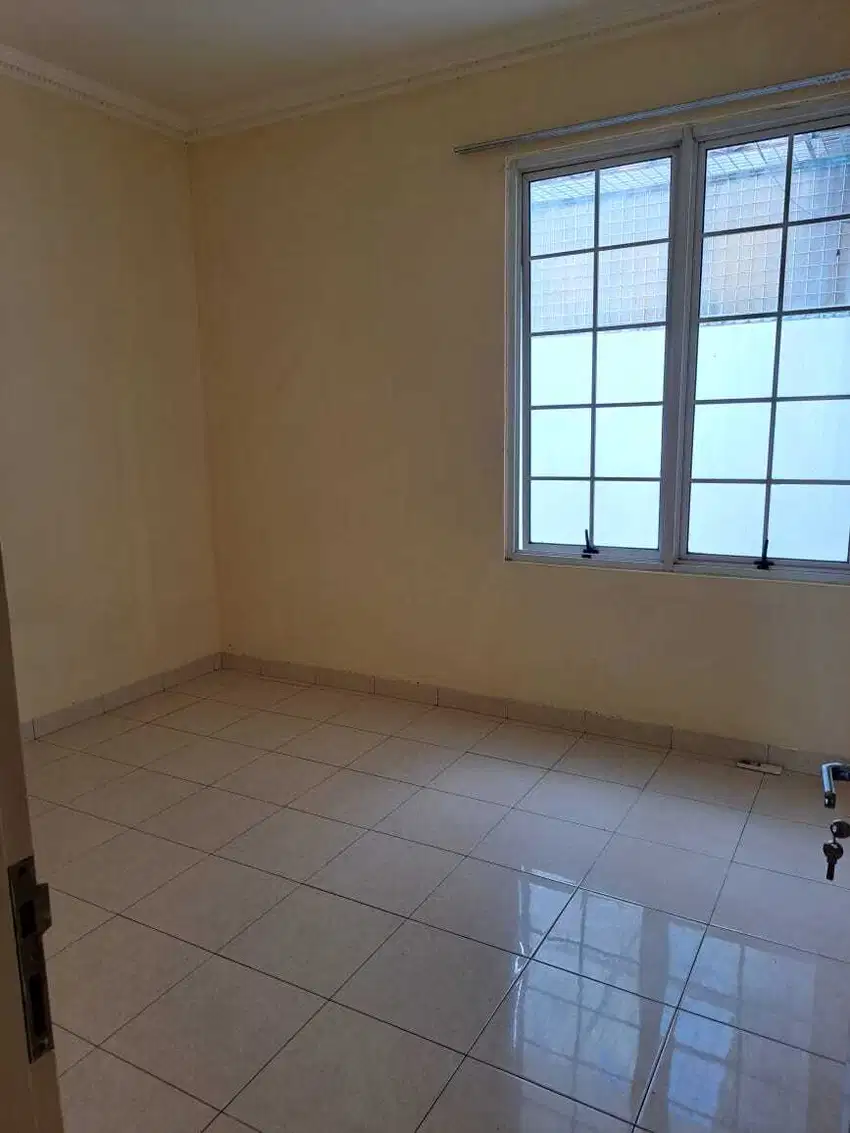 Dhyana rumah sewa jelambar uk 7x20m lokasi bagus di komplek dutamas