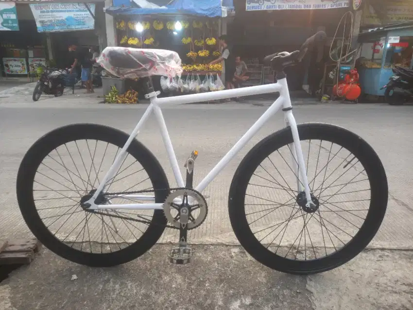 FIXI LOKAL 700 C X 23 DOLTRAF LIKE NEW