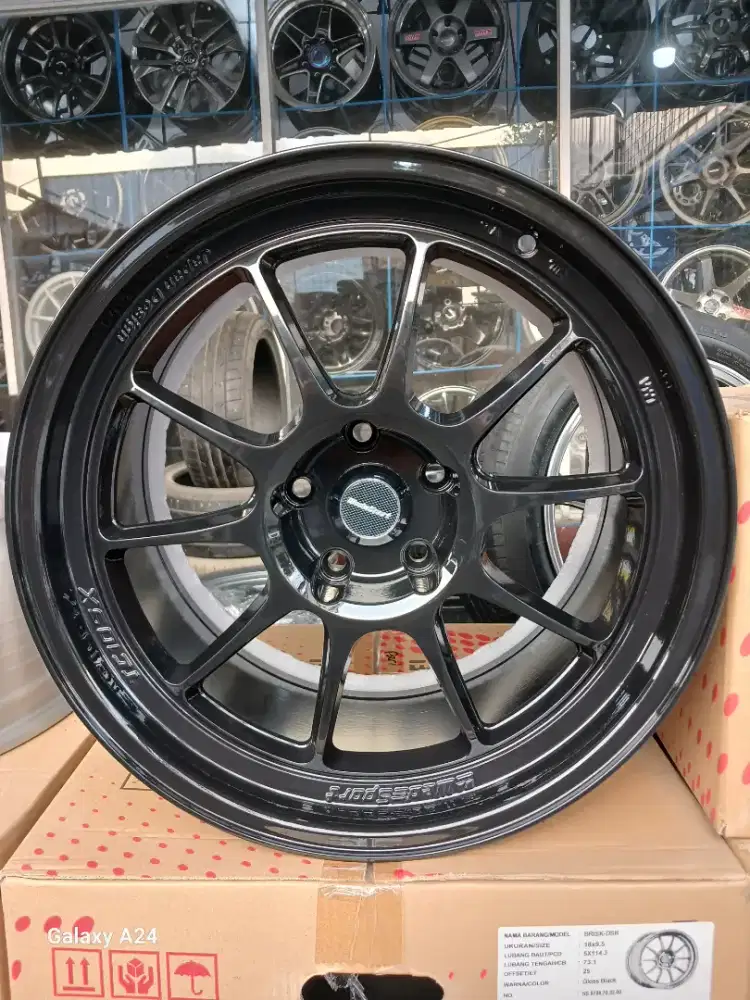 Wedssport tc105x ring 18x9,5 pcd 5x114,3 ET25 innova reborn zenix 4pcs