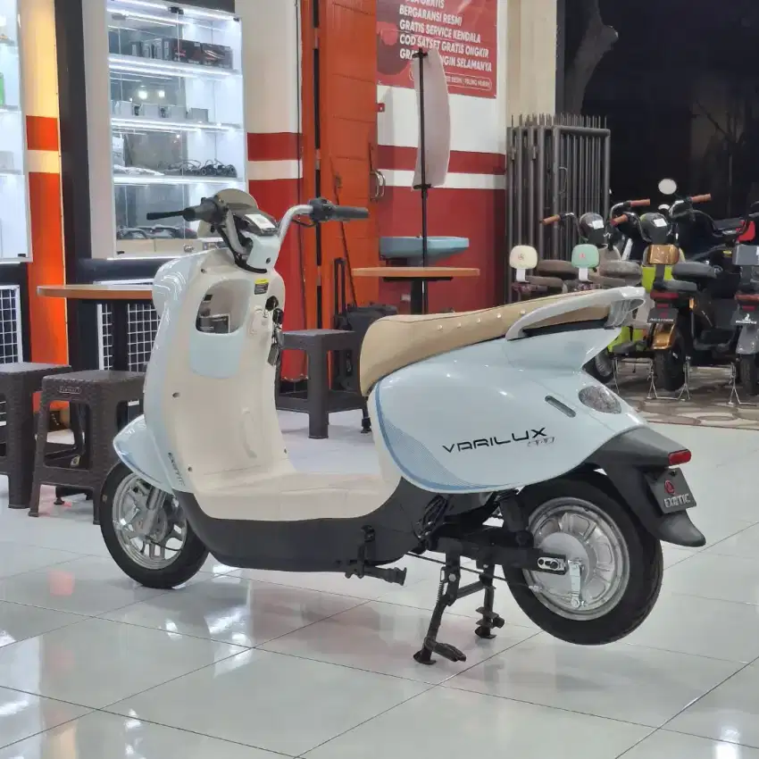 READY STOK SEPEDA LISTRIK MODEL VESPA VARILUX PRO HARGA BISA NEGO