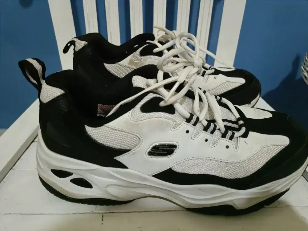 Sepatu Skechers D' Lites Men's Training Shoes.  ORI