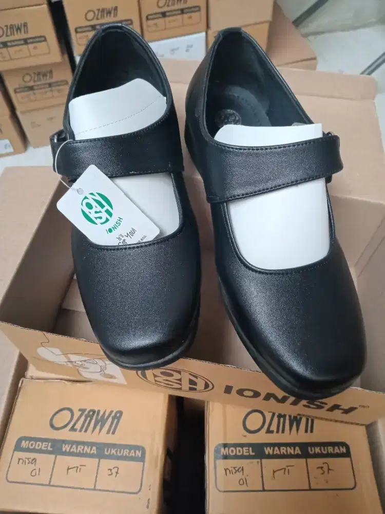 Sepatu paskib wanita ukuran 39 baru gress