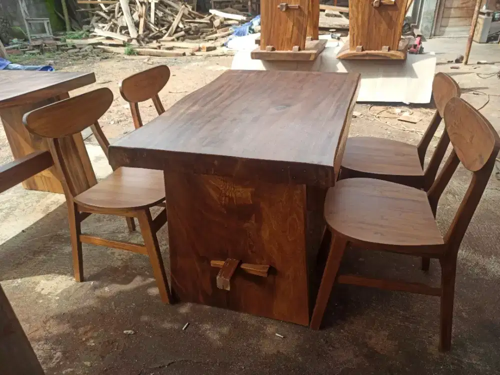 Meja makan solid murah