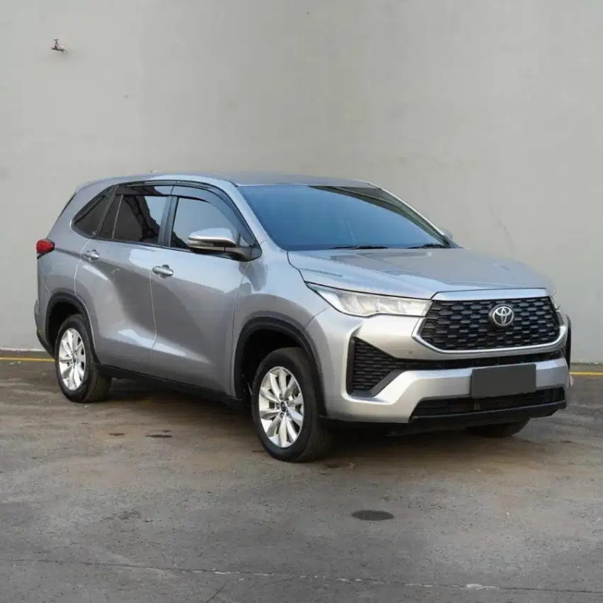 Toyota Innova Zenix V Bensin Silver Th 2023