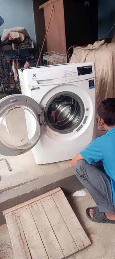 Service Ac,Mesin Cuci,Kulkas,Pompa Air dan Bongkar Pasang AC.