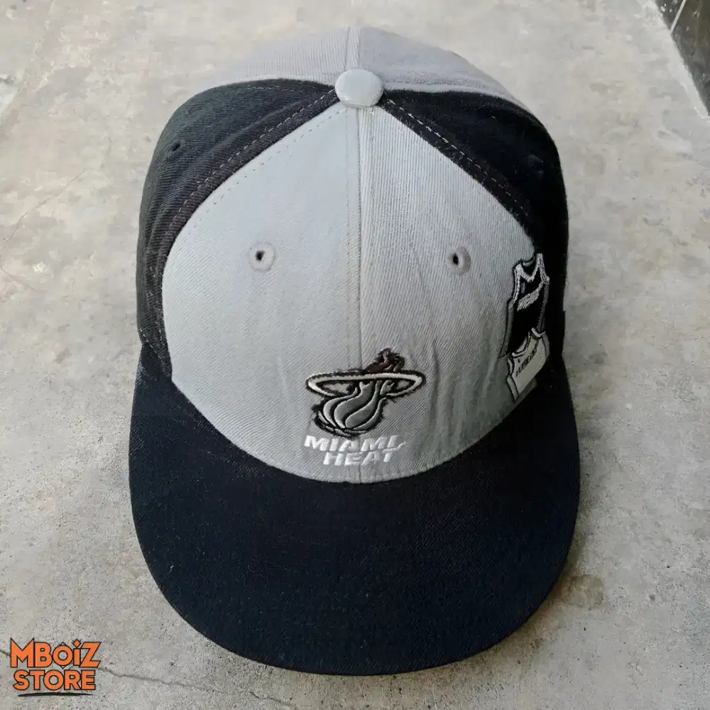 Topi MIAMI HEAT (HARGA PASS, NO COD, NO NEGO, SHOPEE FREE ADMIN)