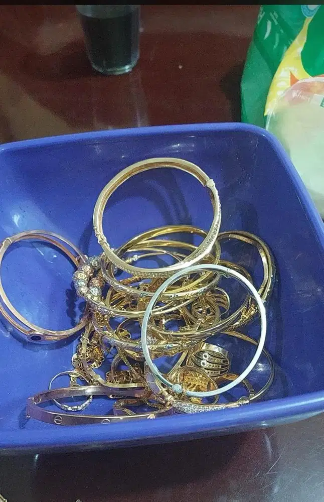 Terima emas dan berlian tanpa surat cod