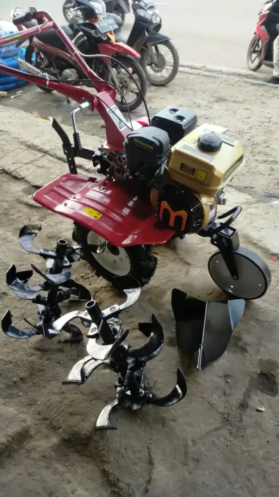 Traktor ladang / kebun Maestro