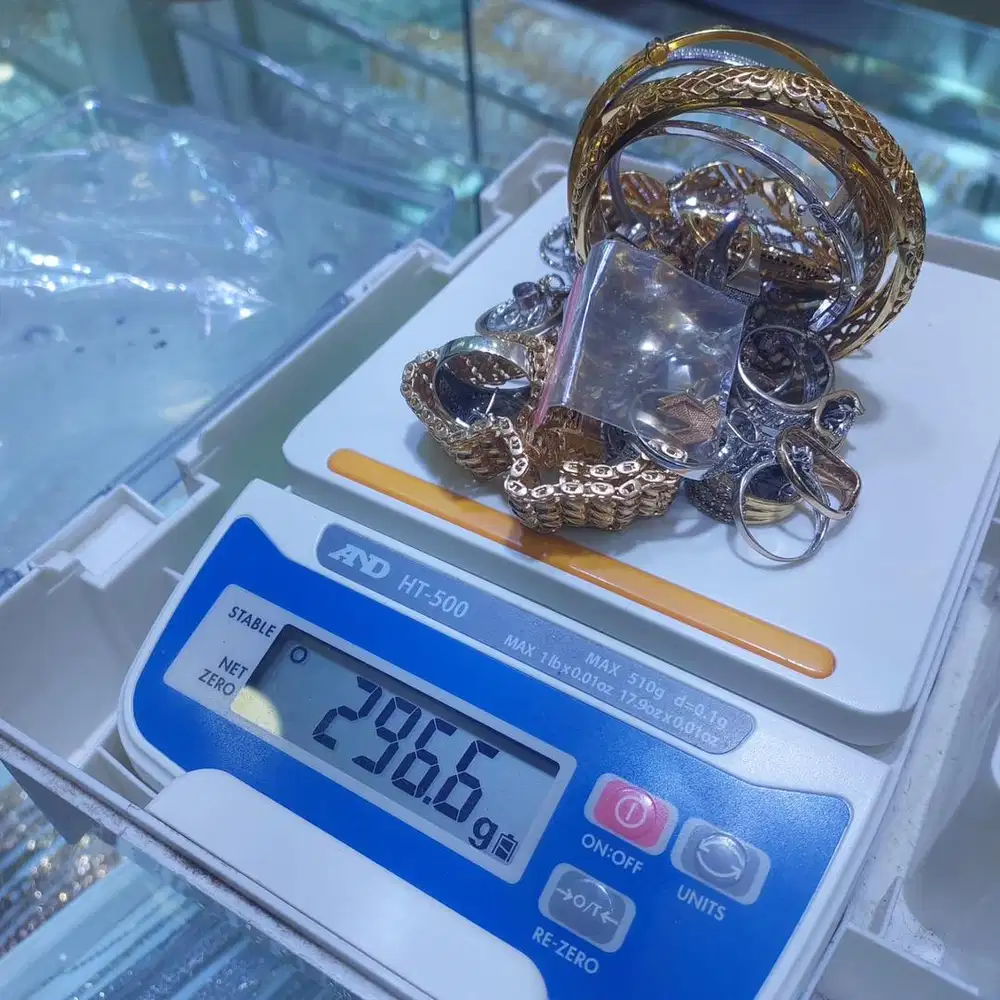 Terima emas dan berlian tanpa surat cod