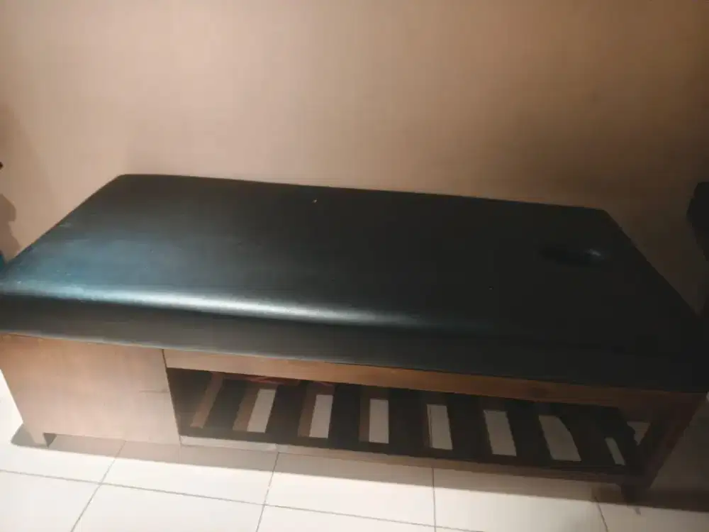 Bed massage,meja kasir,kurs sofa dan masih banyak lainya