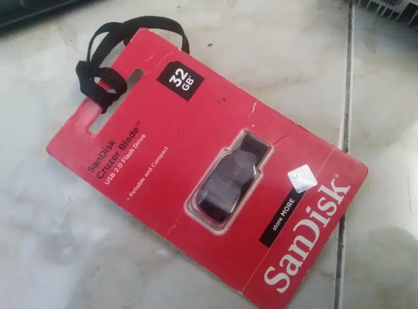 Flashdisk Sandisk 32gb new Window 10 bootable..yg butuh buat install
