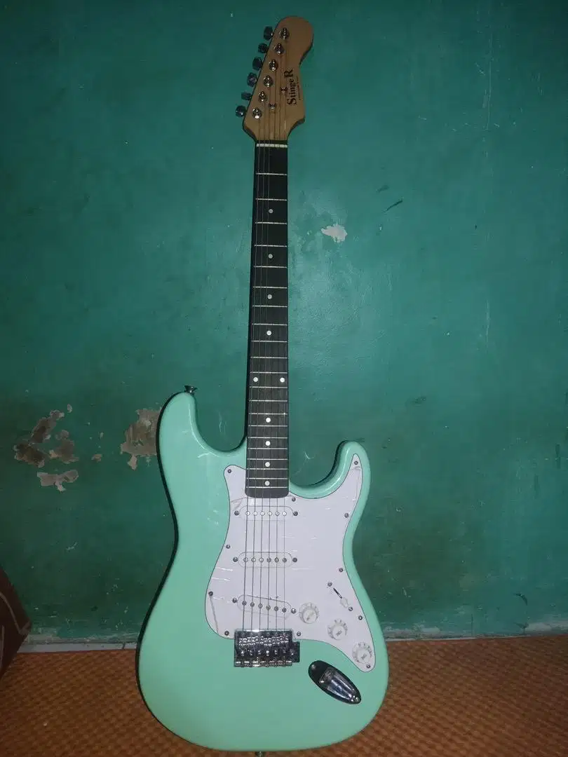 Gitar Stinger Stratocaster- INCLUDE SPEAKER, JUAL CEPAT