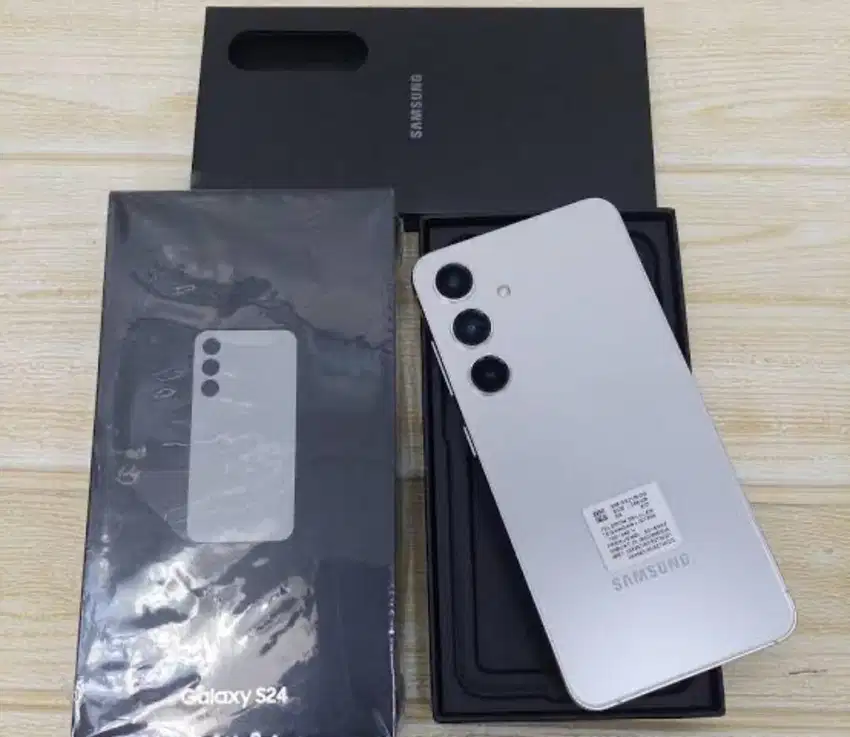 SAMSUNG S24 256 GB RAM 8 SILVER (BOX/DUS)