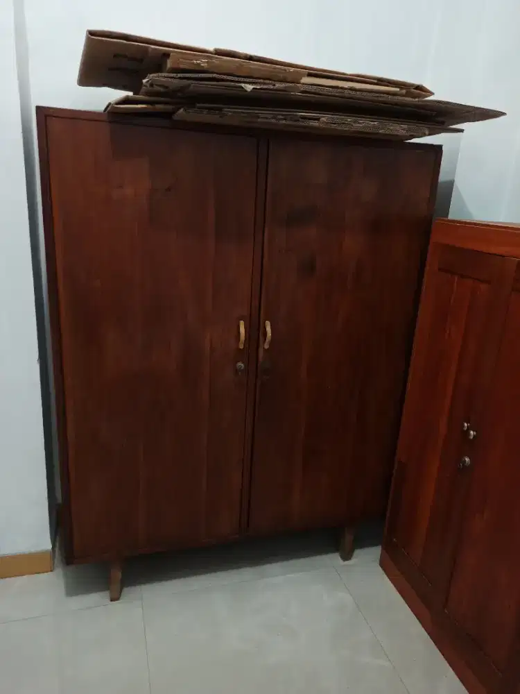 Lemari jati lawas