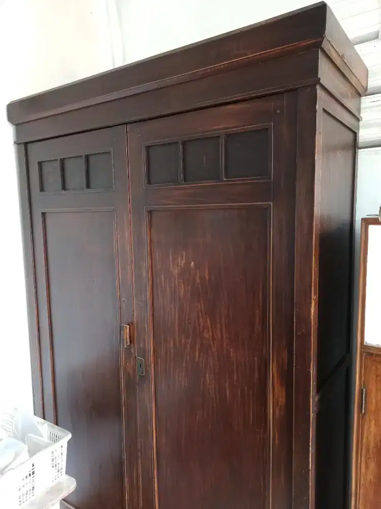 Lemari jati tinggi 220 cm