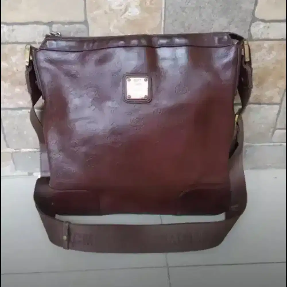Tas selempang pria MCM