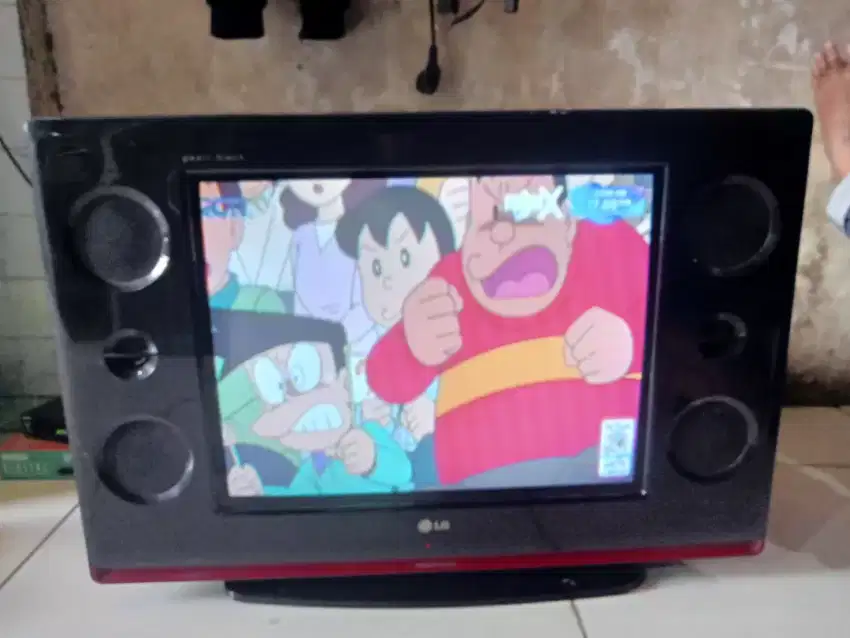 Tv tabung 21in merk lg slim normal