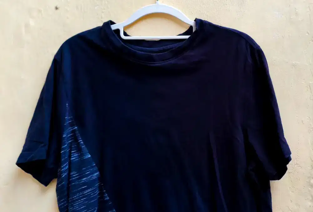 GUESS Shirt Size XL

100% Original