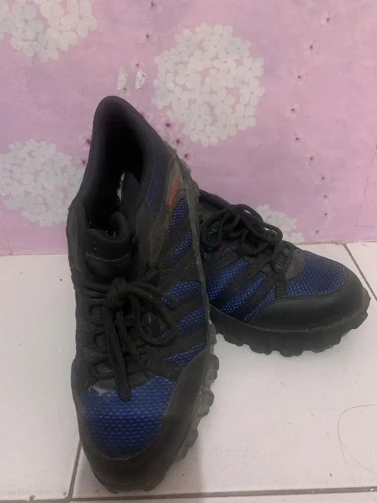Sepatu Kariblues