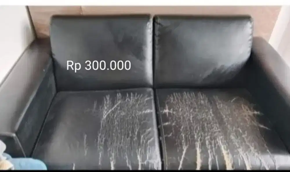 Sofa kulit warna hitam