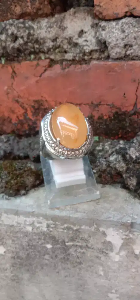 batu akik kuning motif dalam batu