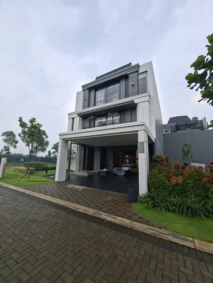 Rumah Mewah 3 Lantai Lokasi Premium BSD Fasilitas Kawasan Eksklusif !