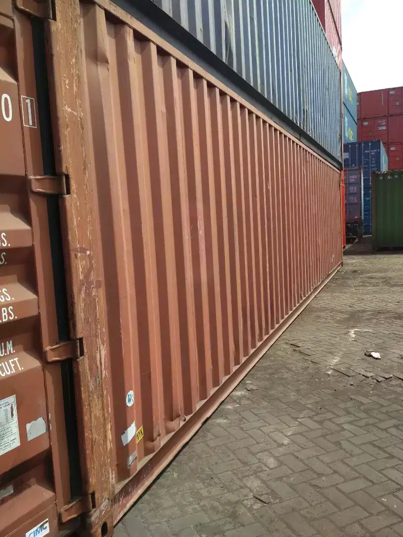 Container 40ft kondisi 80% siap untuk kargo