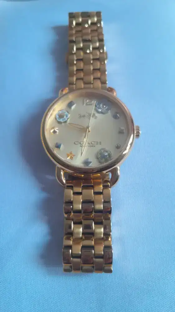 Jam tangan merk coach